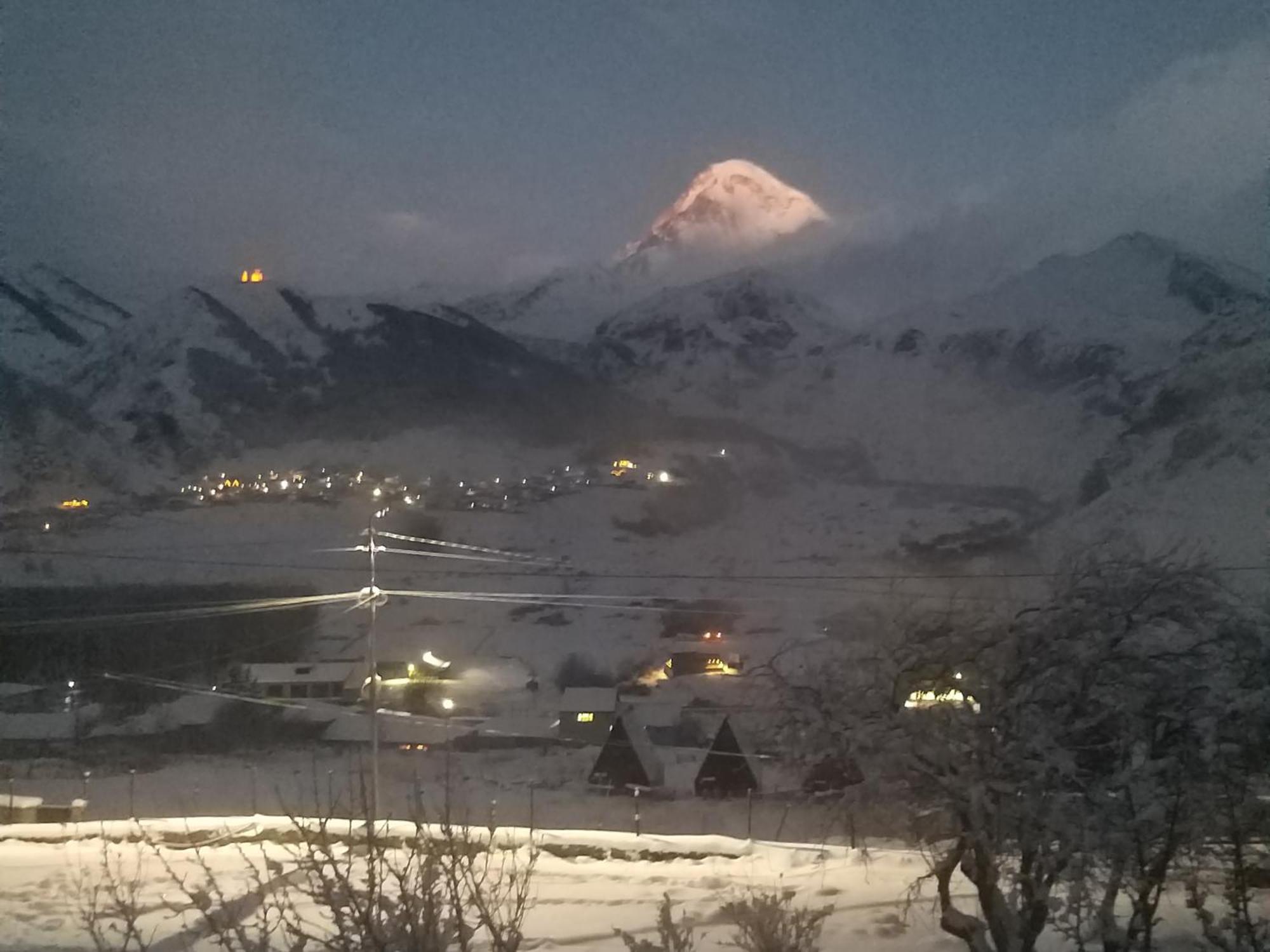 Emotion Kazbegi Apartment Room photo